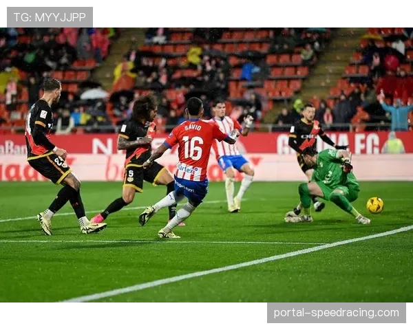 巴列卡诺2-1逆转赫罗纳，主队下半场连入两球。